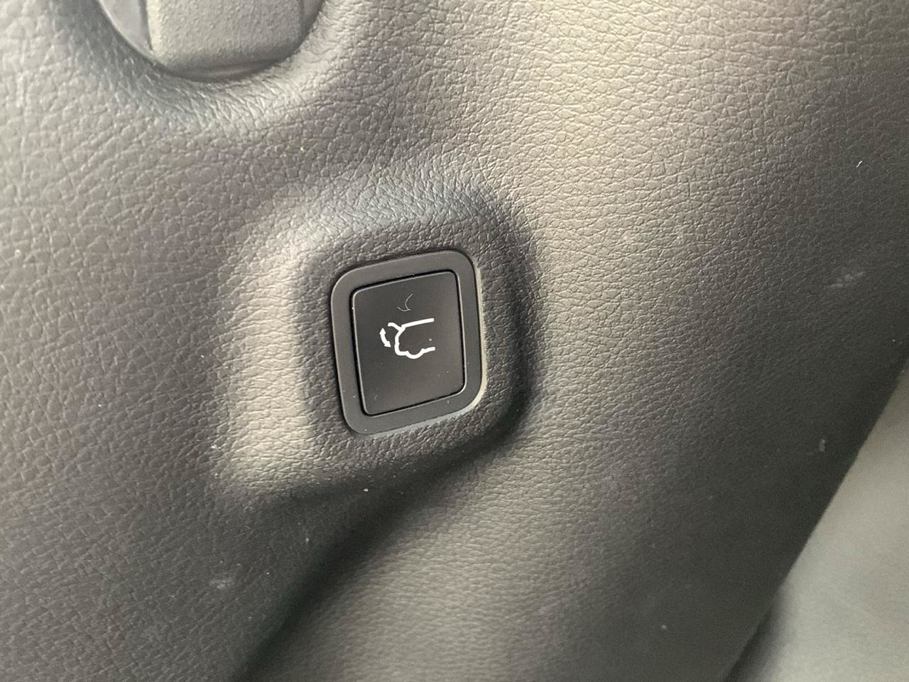 Used 2017 Jeep Compass Limited w/ Navigation Group AWD/4WD image 12