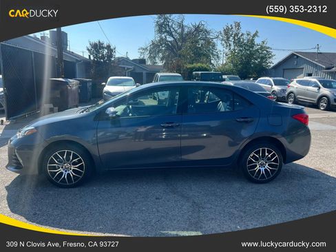 Used 2017 Toyota Corolla SE image 2