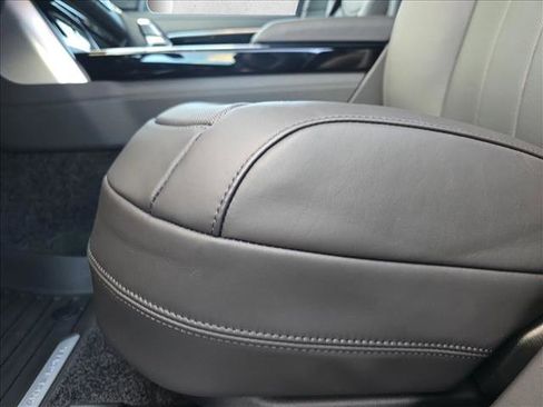 New 2025 Land Rover Range Rover SE image 29