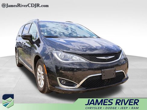 Used 2020 Chrysler Pacifica Touring-L w/ Advanced Safetytec Group FWD image 10