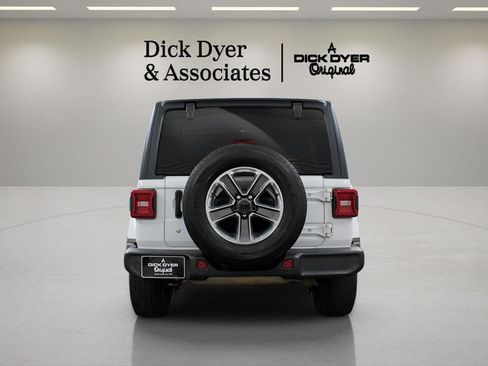 Used 2019 Jeep Wrangler Unlimited Sahara w/ Safety Group image 7