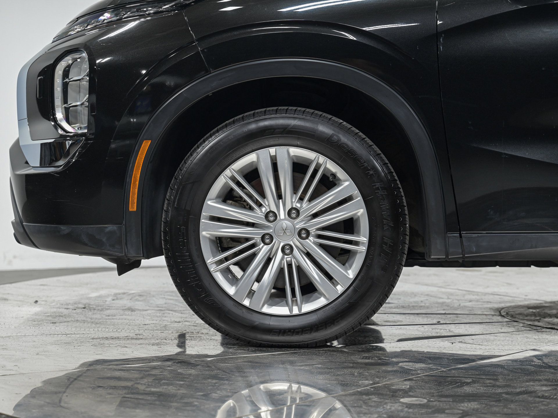 Used 2022 Mitsubishi Outlander ES AWD/4WD image 3