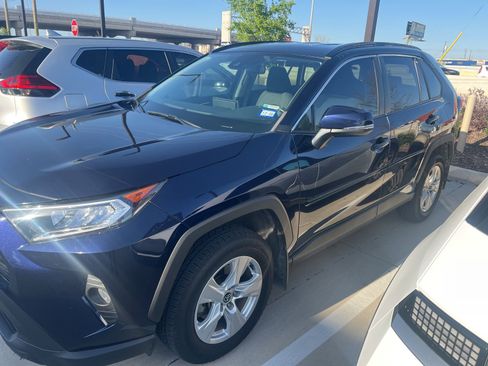 Used 2021 Toyota RAV4 XLE image 5