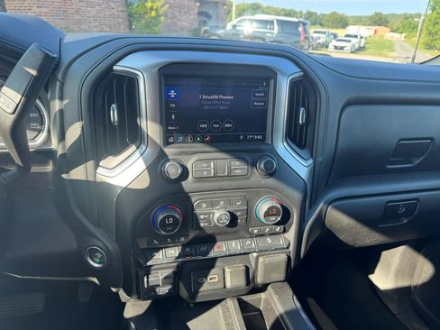 Used 2019 Chevrolet Silverado 1500 LTZ image 18