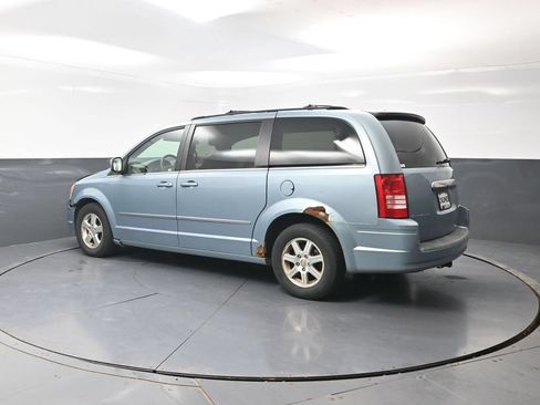 Used 2009 Chrysler Town & Country Touring w/ Family Value Group FWD image 6