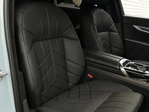 Used 2023 BMW 760i xDrive image 10