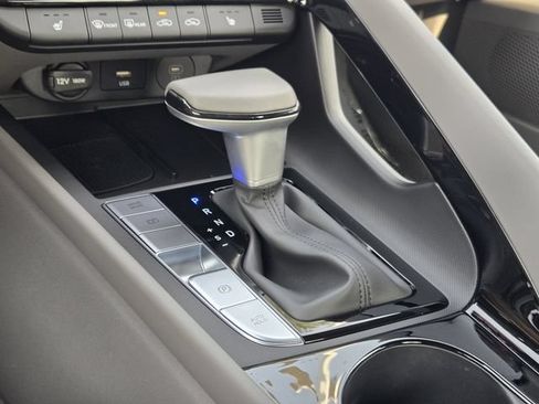 Certified 2025 Hyundai Elantra SEL FWD image 18