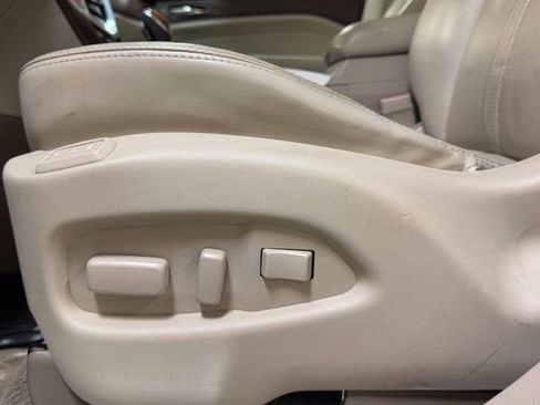 Used 2014 Cadillac SRX Performance w/ Driver Awareness Package image 16