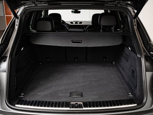 Certified 2022 Porsche Cayenne E-Hybrid w/ Premium Package image 26