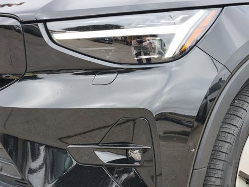 Used 2023 Volvo XC40 Recharge Ultimate image 9