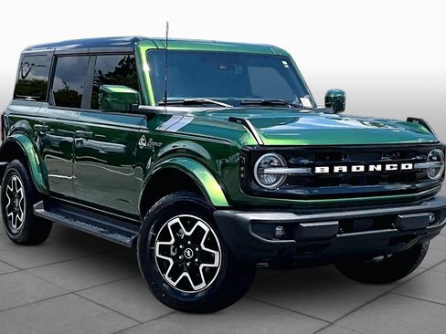 Used 2025 Ford Bronco Outer Banks AWD/4WD image 3