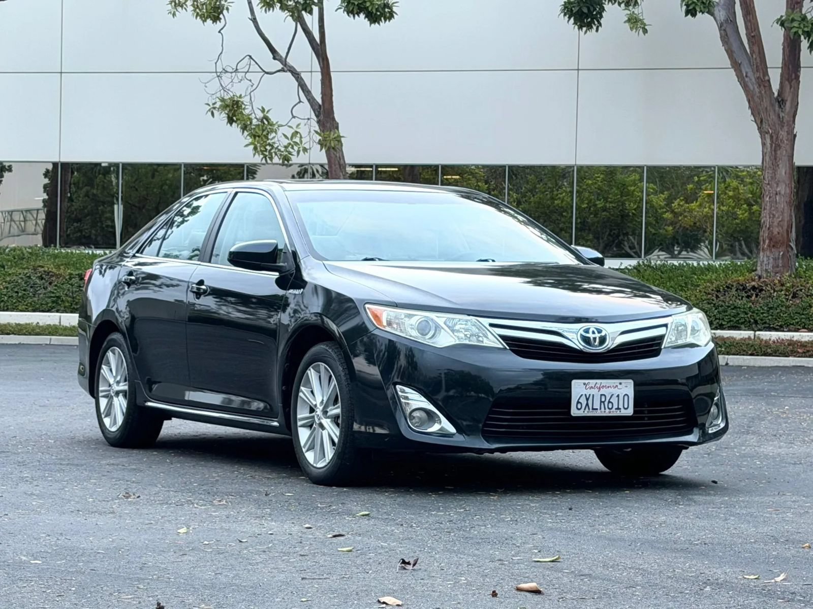Used 2012 Toyota Camry XLE w/ Leather Pkg FWD image 1