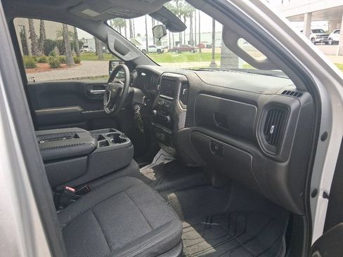 Used 2022 Chevrolet Silverado 1500 Custom w/ Safety Confidence Package RWD image 9