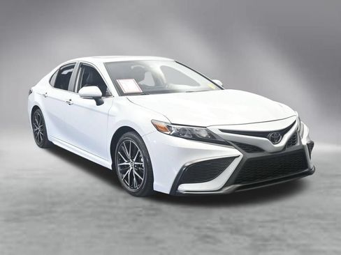 Used 2024 Toyota Camry SE FWD image 10