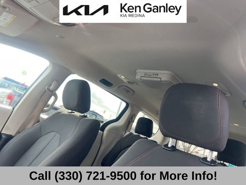 Used 2017 Chrysler Pacifica Touring image 39