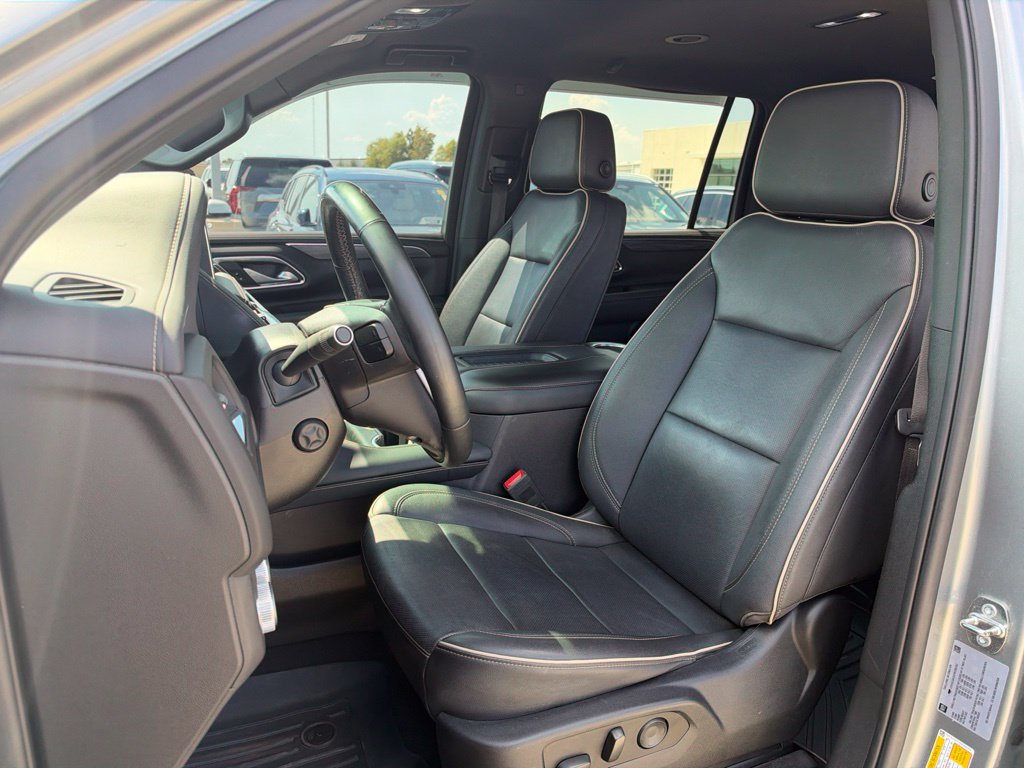 Used 2023 GMC Yukon XL SLT w/ SLT Luxury Package RWD image 13