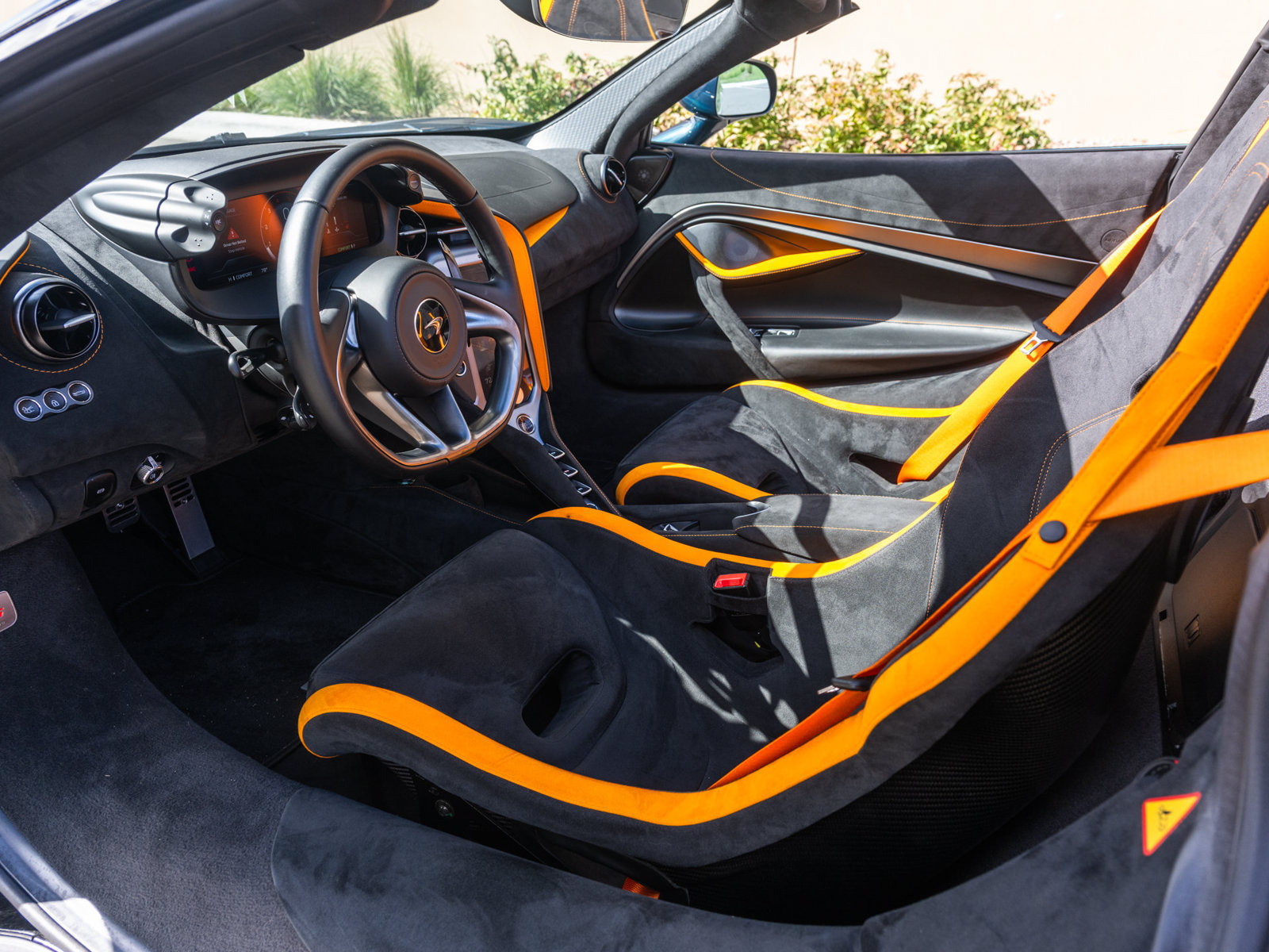 Used 2024 McLaren 750S Spider RWD image 19