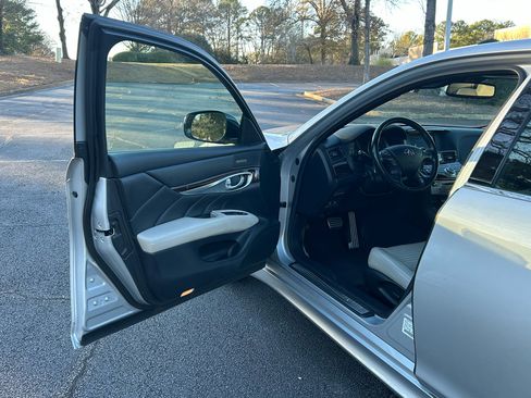 Used 2016 INFINITI Q70 3.7 w/ Sport Package image 8