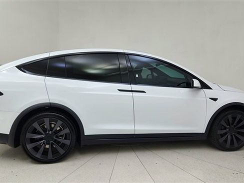 Used 2022 Tesla Model X image 6