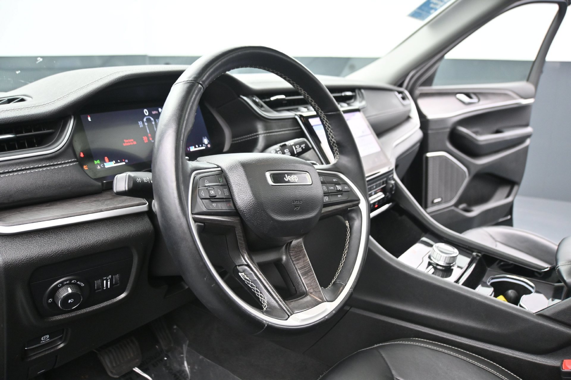 Used 2022 Jeep Grand Cherokee Limited AWD/4WD image 22