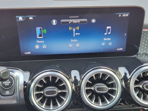 Used 2025 Mercedes-Benz GLB 250 image 10