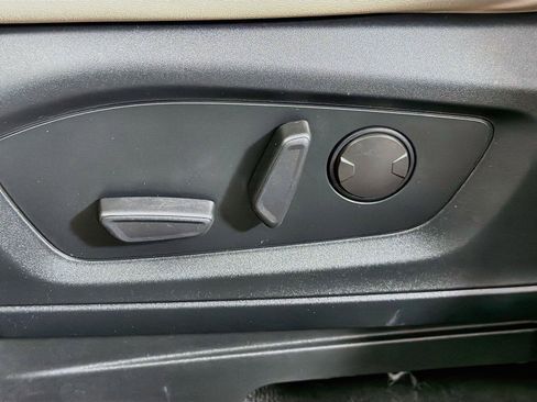 Used 2022 Ford Explorer XLT w/ Equipment Group 202A AWD/4WD image 40