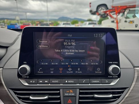 Used 2025 Nissan Altima 2.5 SV FWD image 16