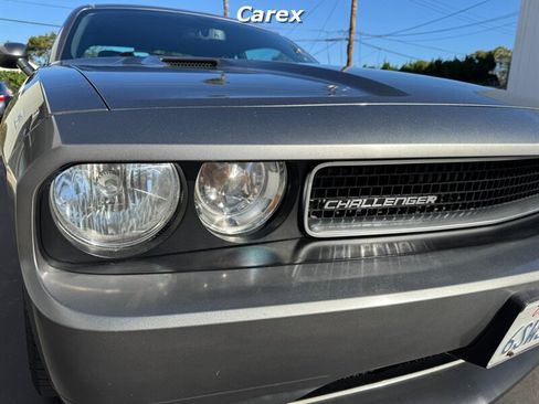 Used 2012 Dodge Challenger SXT image 5