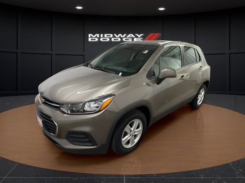 Used 2021 Chevrolet Trax LS w/ Tint and Cruise Package FWD image 2