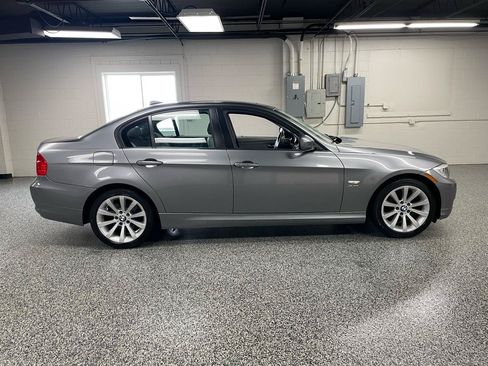 Used 2011 BMW 328i xDrive Sedan AWD/4WD image 5