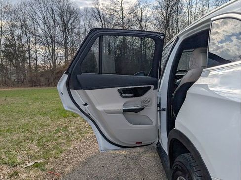 Used 2024 Mercedes-Benz GLC 300 4MATIC image 10