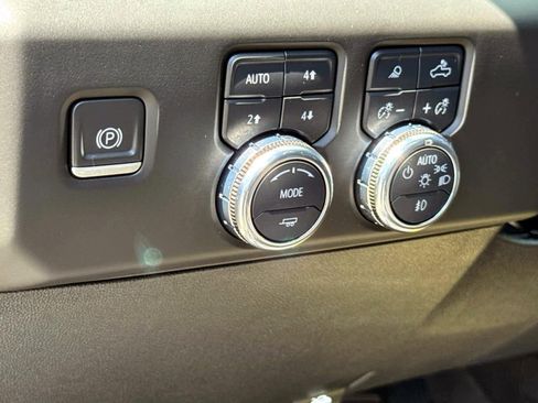 Used 2023 GMC Sierra 1500 AT4 w/ Technology Package AWD/4WD image 17