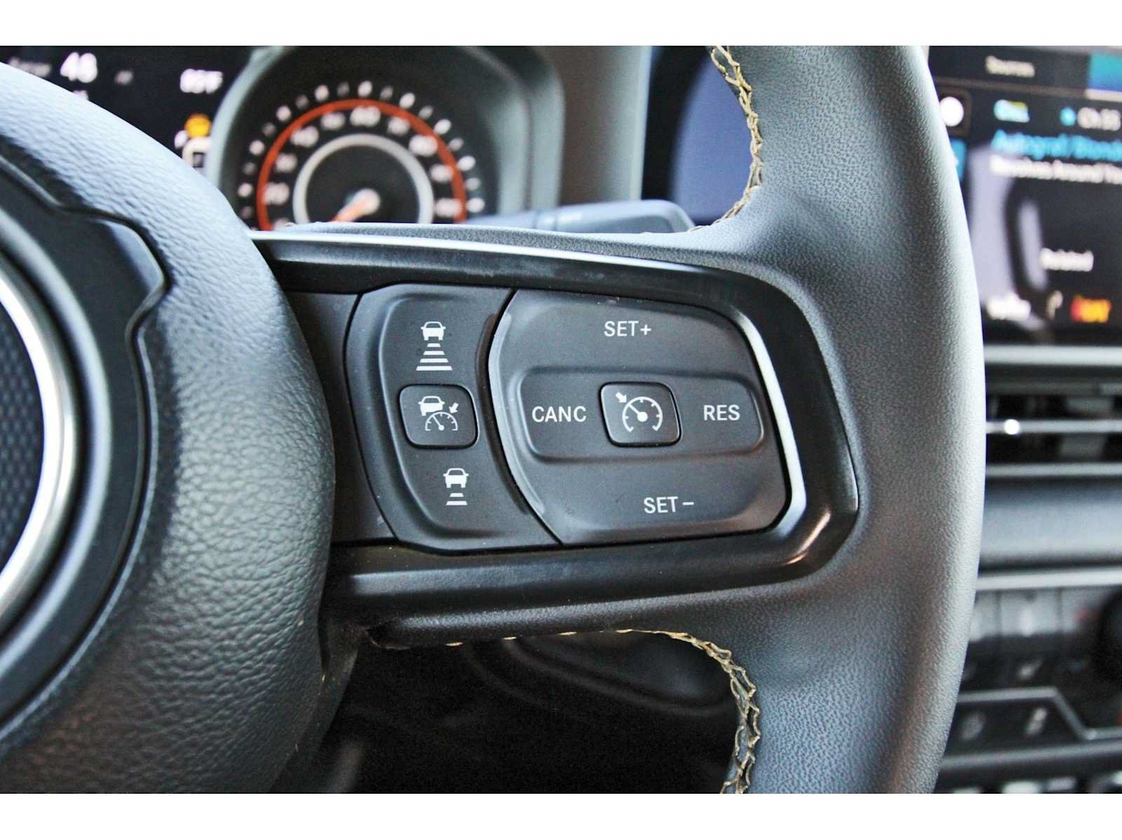 Used 2024 Jeep Gladiator Sport AWD/4WD image 16
