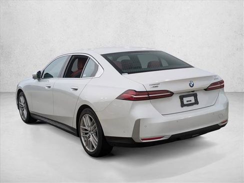 Used 2025 BMW 530i xDrive w/ Premium Package image 7