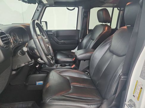 Certified 2017 Jeep Wrangler Unlimited Sahara AWD/4WD image 19