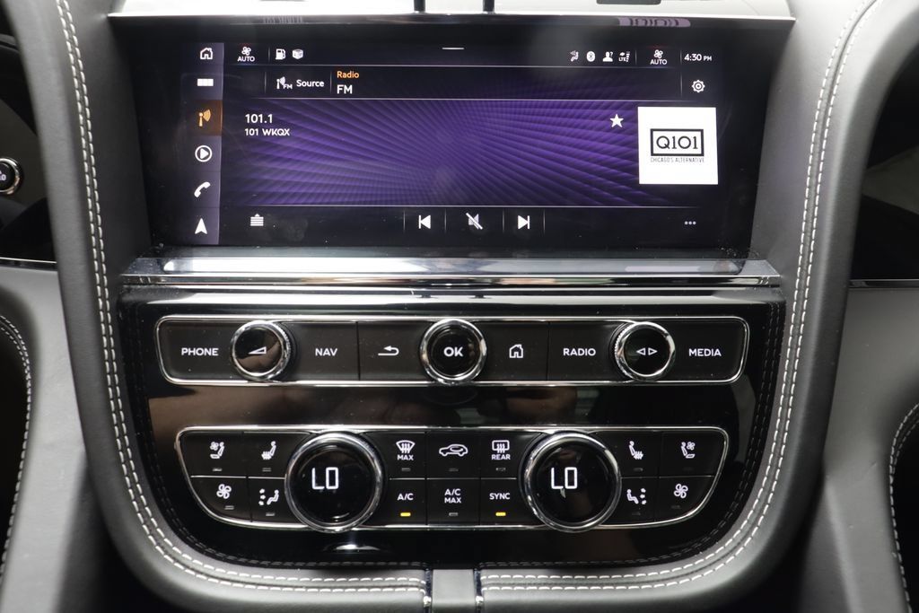 Used 2021 Bentley Bentayga AWD/4WD image 10