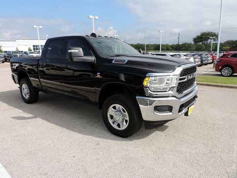 Used 2024 RAM 2500 Tradesman w/ Chrome Appearance Group image 3