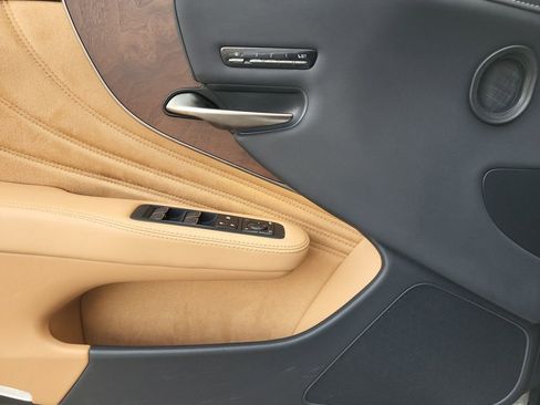 Used 2023 Lexus LS 500 w/ Accessory Package (Z2) image 22