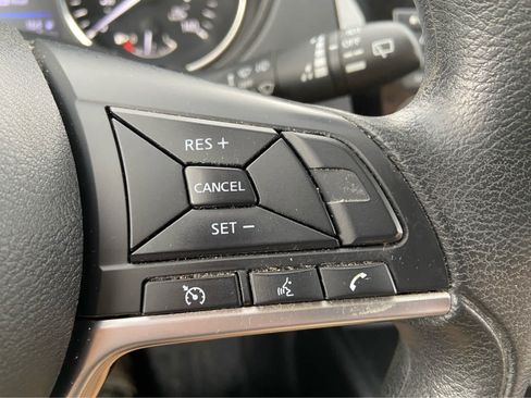 Used 2018 Nissan Rogue S AWD/4WD image 18