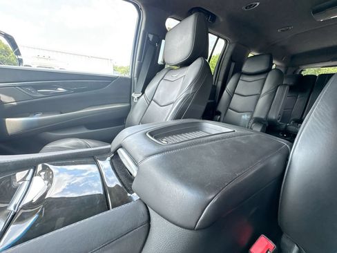 Used 2019 Cadillac Escalade ESV Platinum AWD/4WD image 24