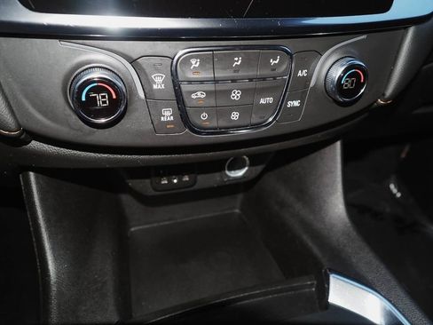 Used 2021 Chevrolet Traverse LS image 15