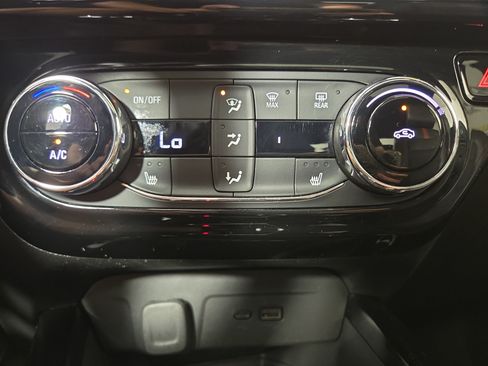 Used 2025 Chevrolet Trax RS w/ Sunroof Package FWD image 26