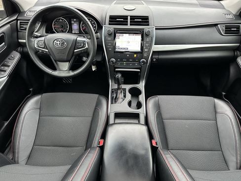 Used 2016 Toyota Camry SE w/ Moonroof Package image 15