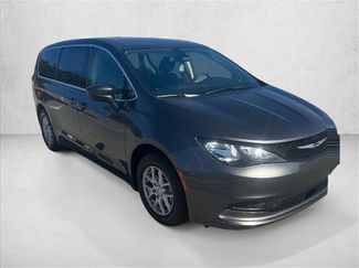 Used 2022 Chrysler Voyager LX video 3
