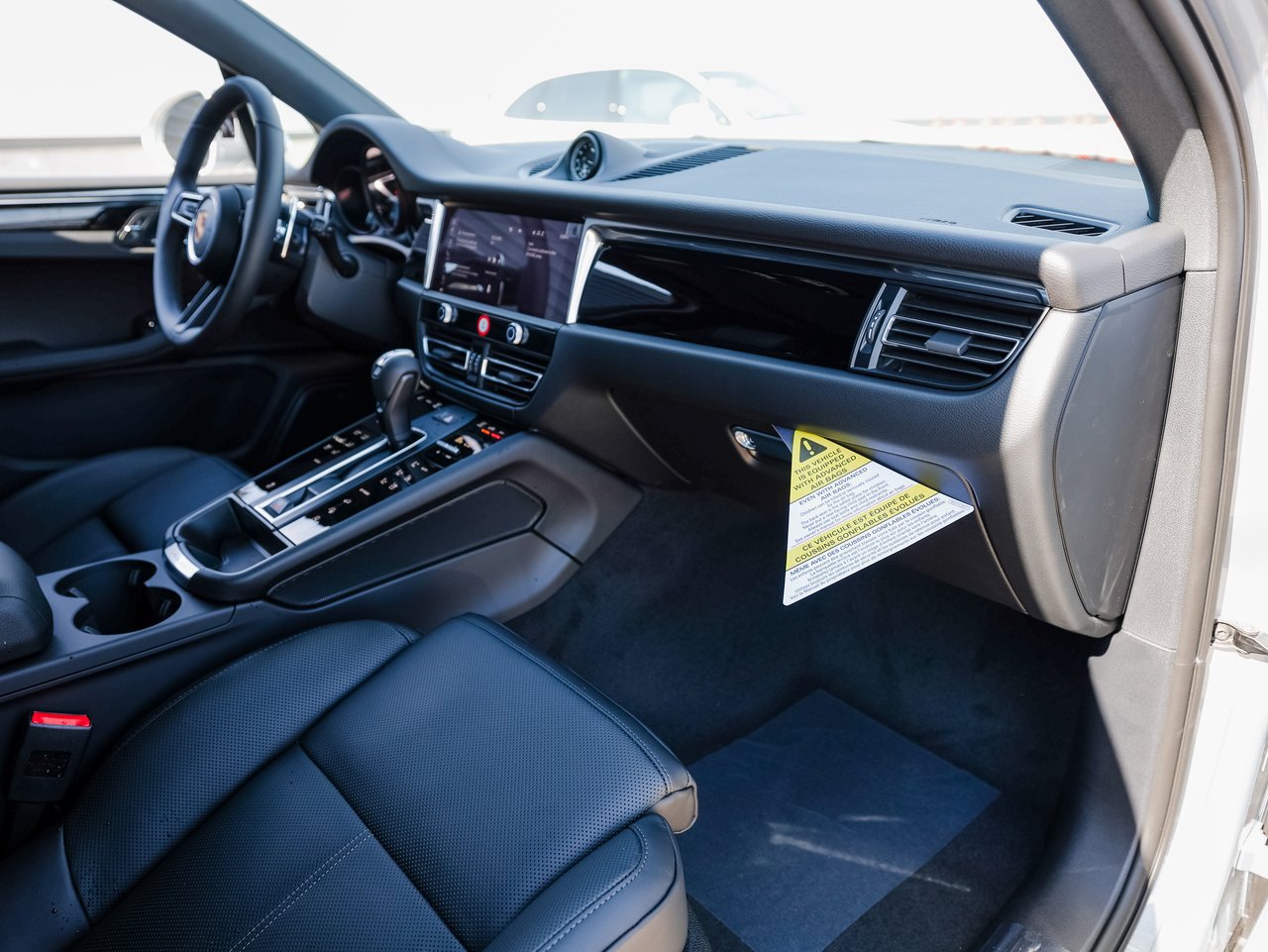 Certified 2026 Porsche Macan AWD/4WD image 27