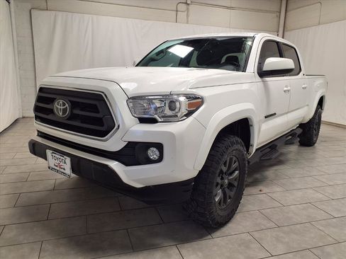 Used 2022 Toyota Tacoma SR5 image 3