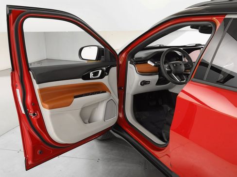 Certified 2024 Jeep Compass Limited image 16