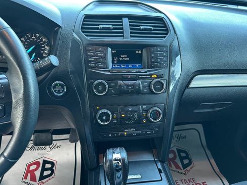 Used 2018 Ford Explorer XLT image 16