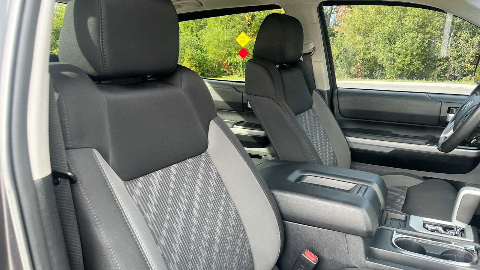 Used 2018 Toyota Tundra SR5 w/ SR5 Upgrade Package AWD/4WD image 34