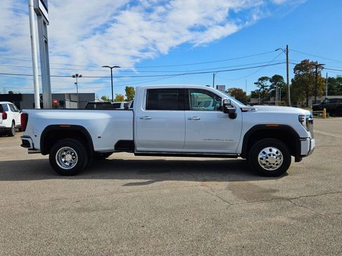 New 2026 GMC Sierra 3500 Denali w/ Denali Reserve Package image 7